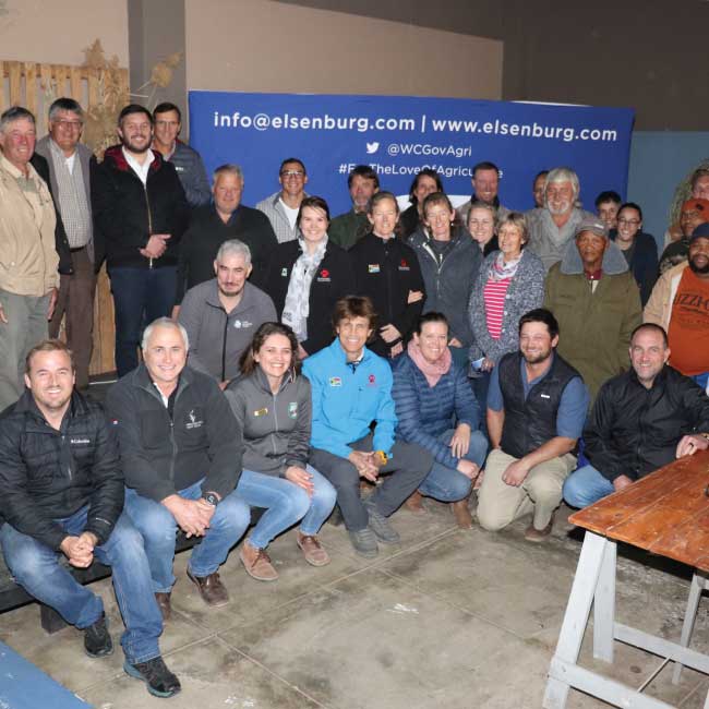 Predator Day – Ons praat ‘n jakkals uit ‘n bos